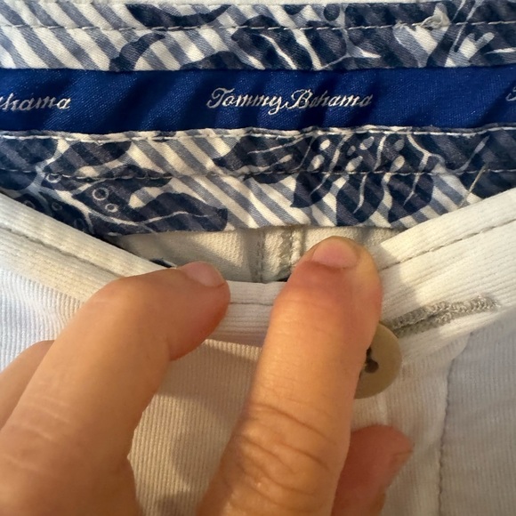 Tommy Bahama men’s shorts cotton span super comfy in EUC - Picture 2 of 7